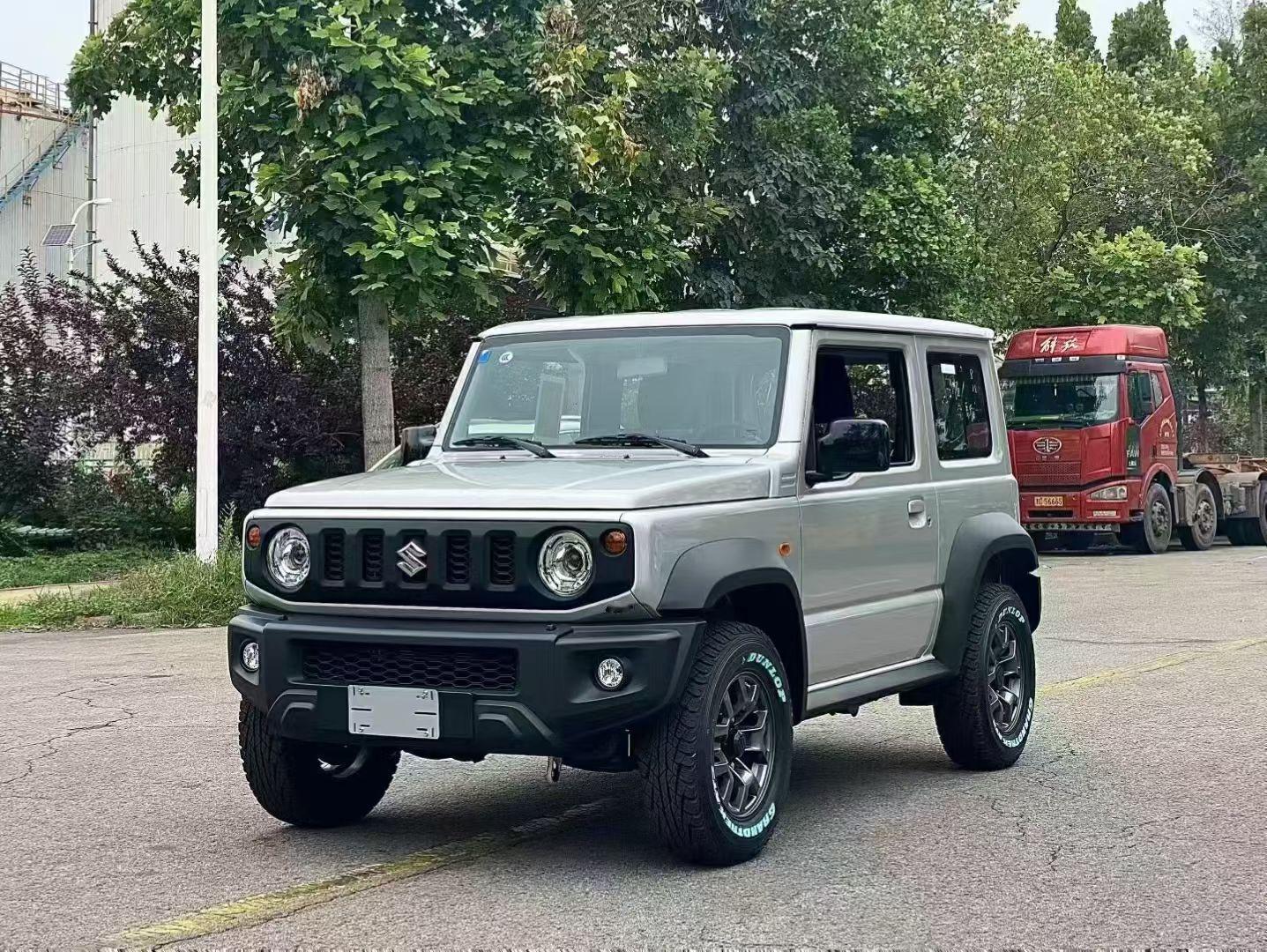 小小吉姆尼直接升级成大G的外观，这不迷死人了还是两门版，比大G还有型吉姆尼 厦门