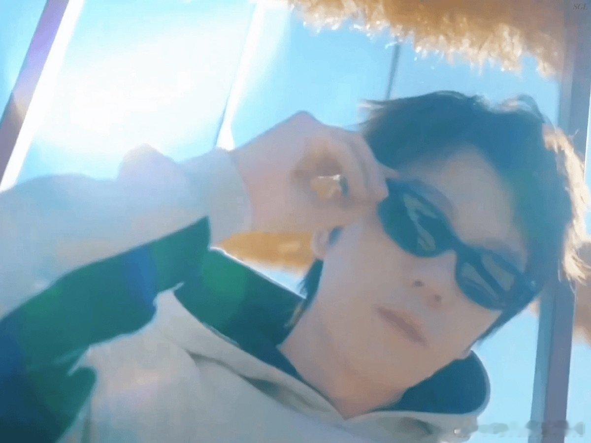 快乐老友局松弛感这块这种老友间的松弛感真的太戳人了，不用伪装不用迎合，想说什么就