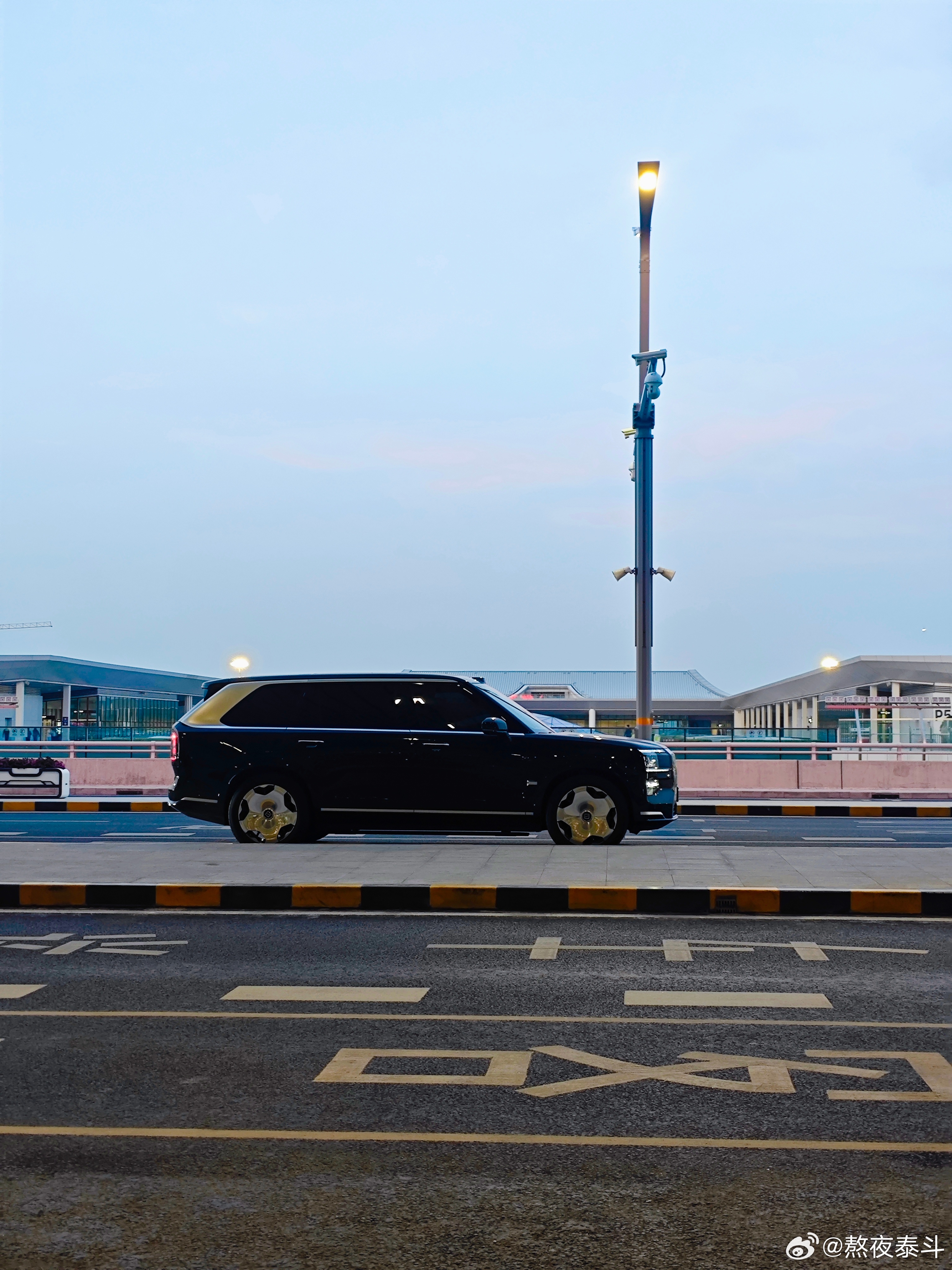 很久没这么早回来了，一出机场就看见9X，体验完8X，穿越回来坐上7X。 咸阳·西