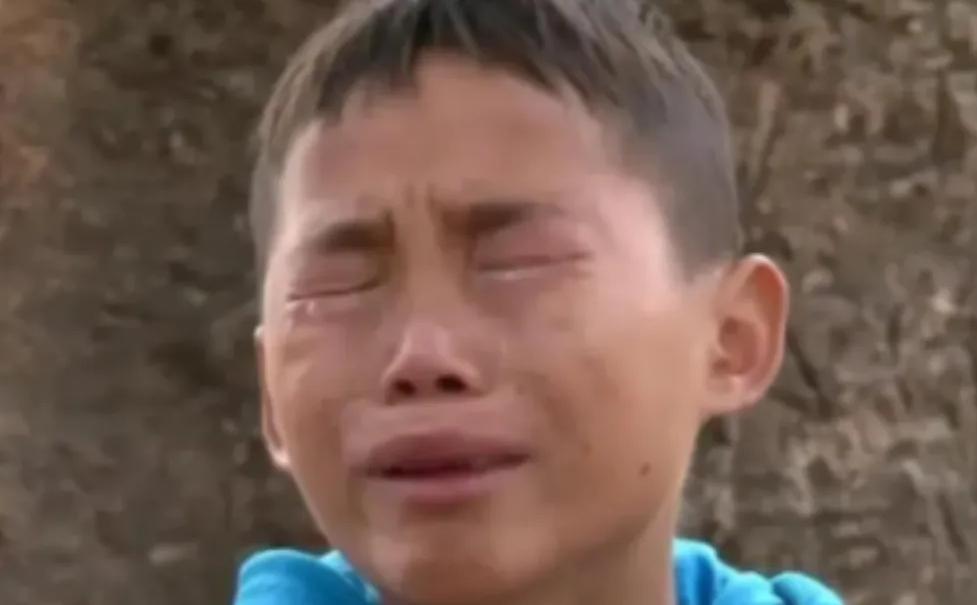 令人泪目！云南，13岁的农村男孩盘江龙成为“小爸爸”，艰难地养活5个孩子，从来不