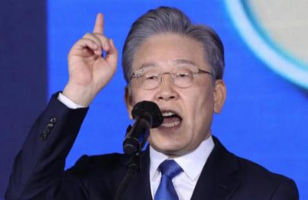 果不其然，李在明在华盛顿一句“安全靠美国，经济不再靠中国”，把韩国出口三成市场、
