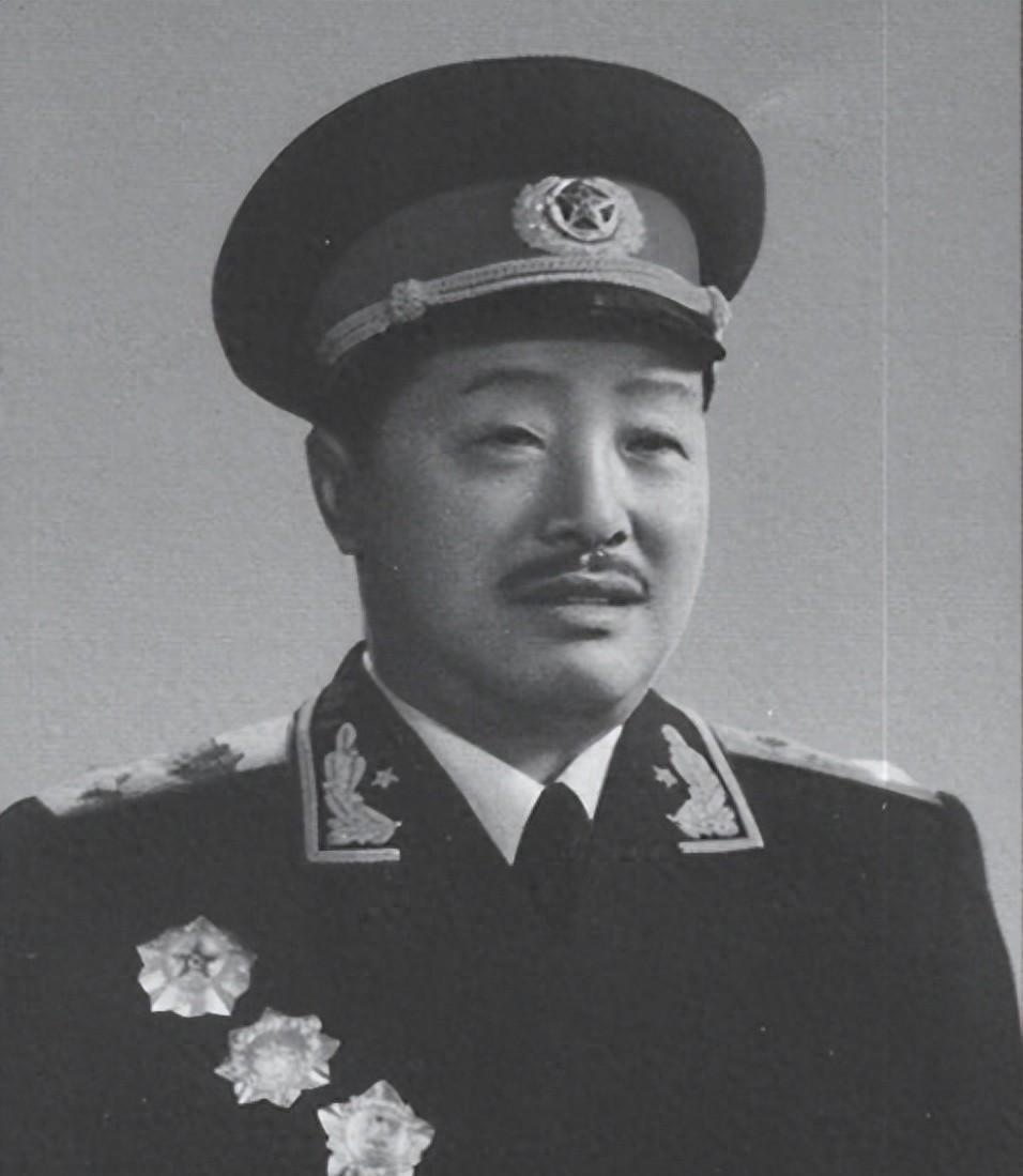 50年前国民党中将突然起义，贺龙听说后说此人曾背叛他，最终结局如何呢
1947年