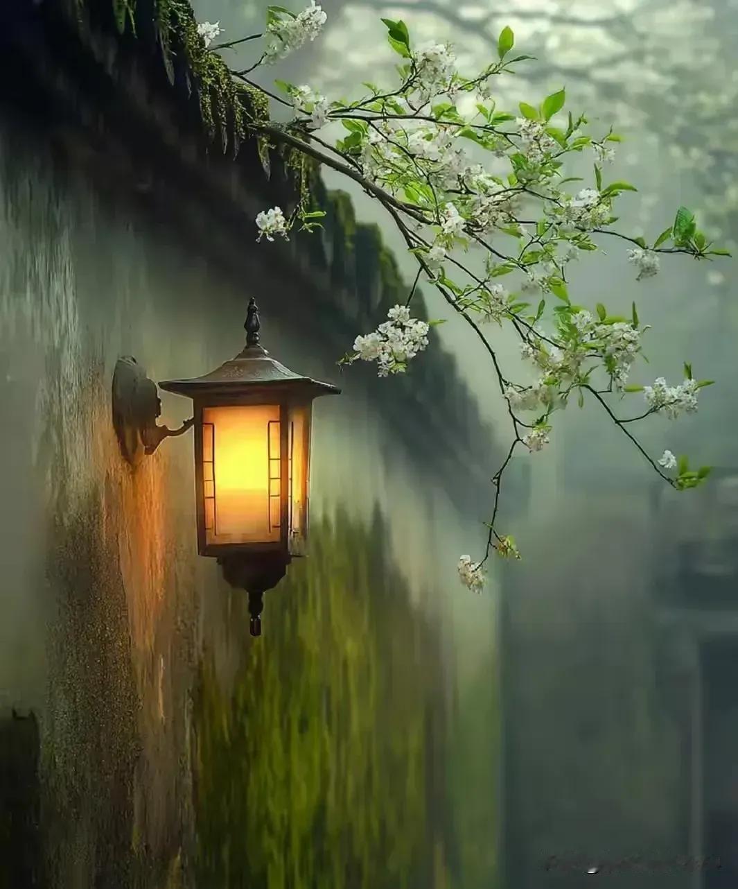 上联：夜半缠绵话未了；念姐邀对夫妻小别赛新婚。
