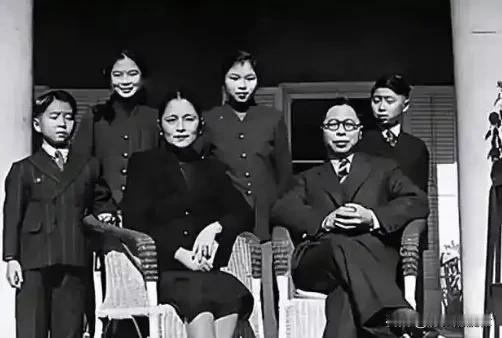 吴国桢遭暗算始末
 
1952年，蒋介石在台北草山官邸筹办65岁寿宴，一纸请柬送