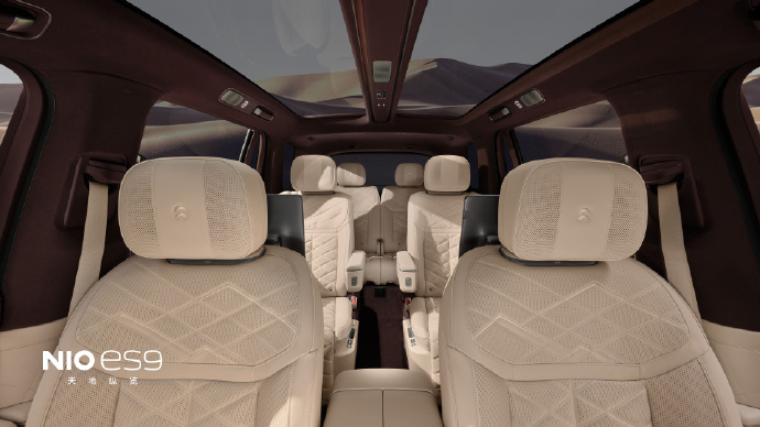 大家对蔚来ES9两个疑问点，电哥来说一下：1：都是中岛版，第三排如何进入？中央通