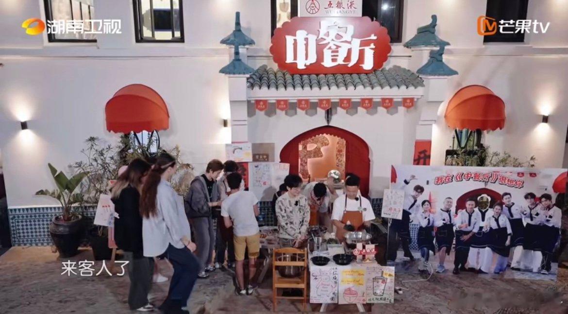 丁禹兮经常请吃饭的帅气哥哥丁禹兮自掏腰包为陌生人买单 客人遇上钱包告急的小插曲，