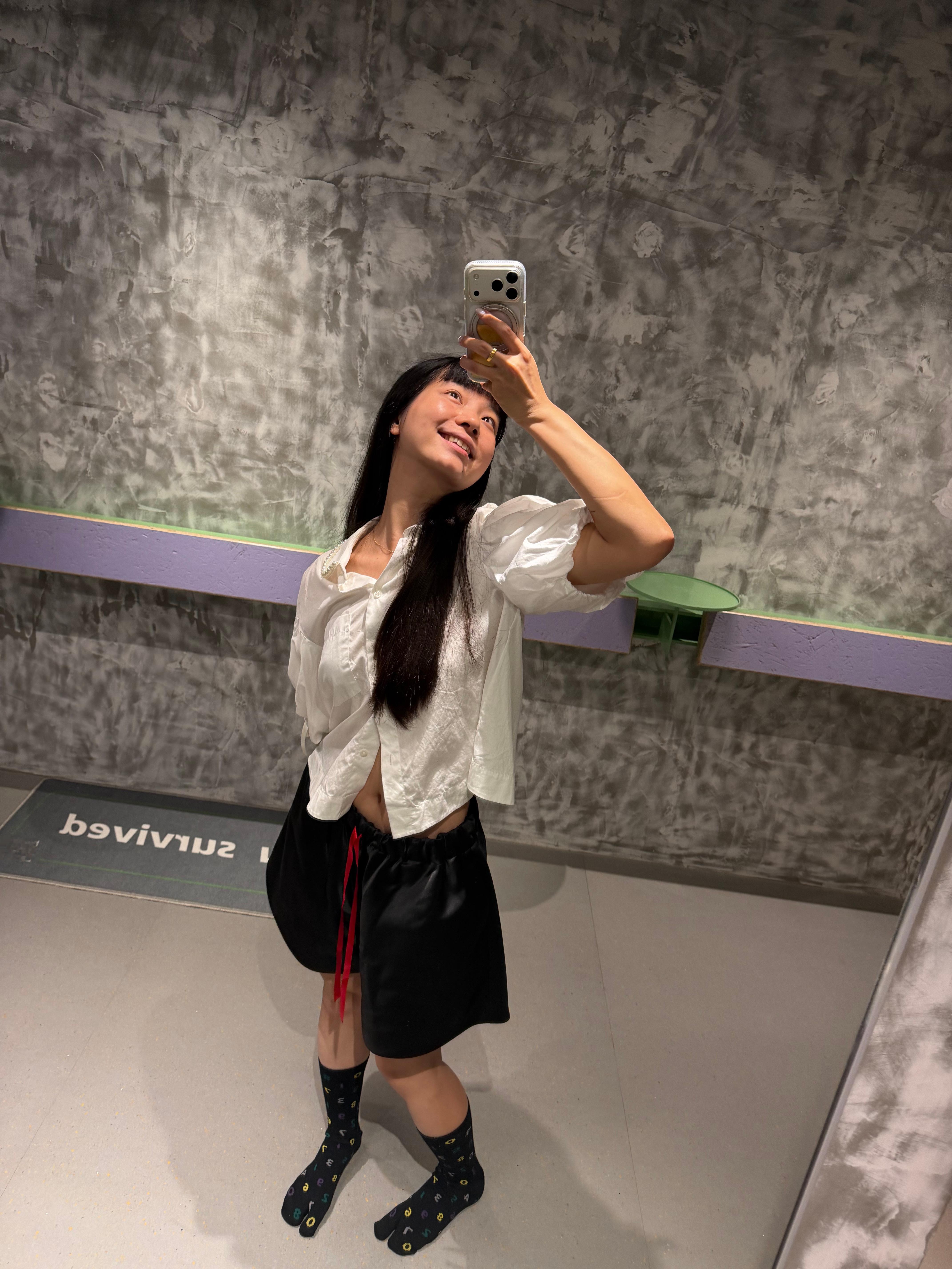 一拐一拐回快乐老家复训，频繁健身后衣柜里衣服的穿着率大大降低。 ​​​
