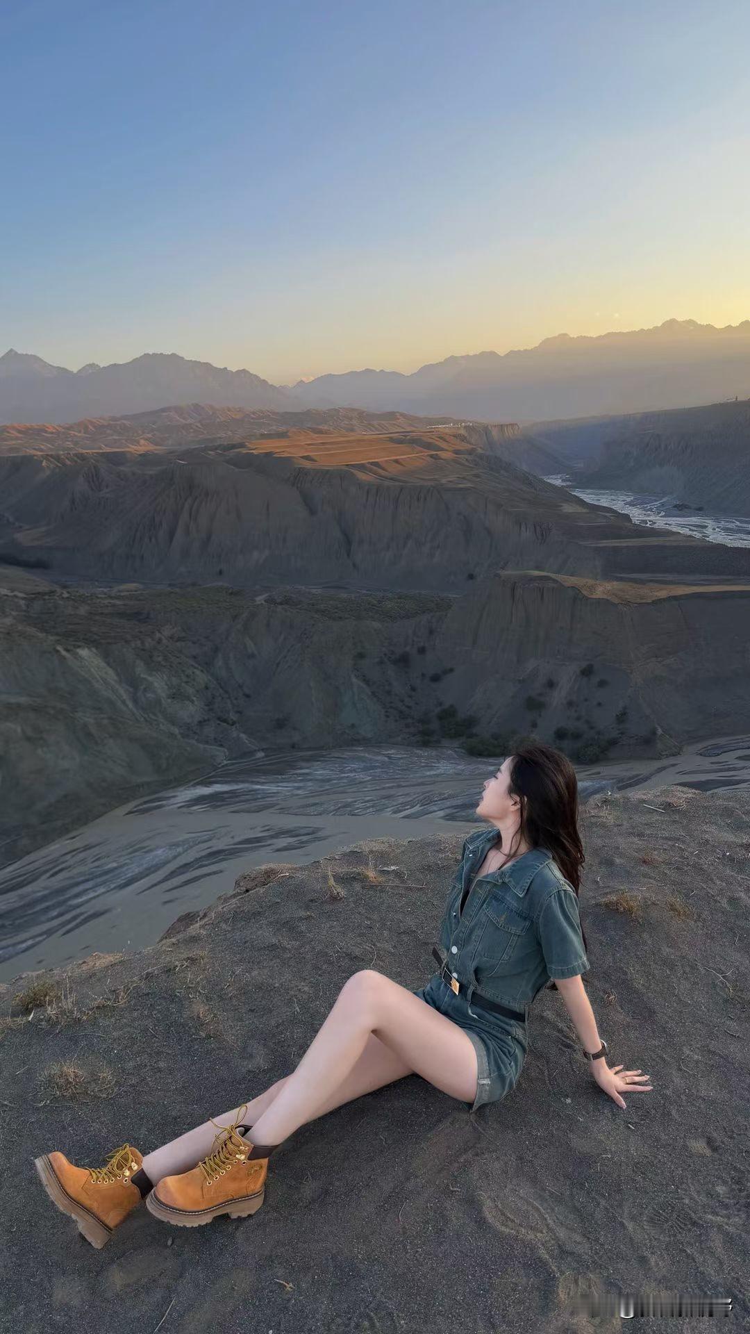 这景色太美了，坐下来享受一下吧