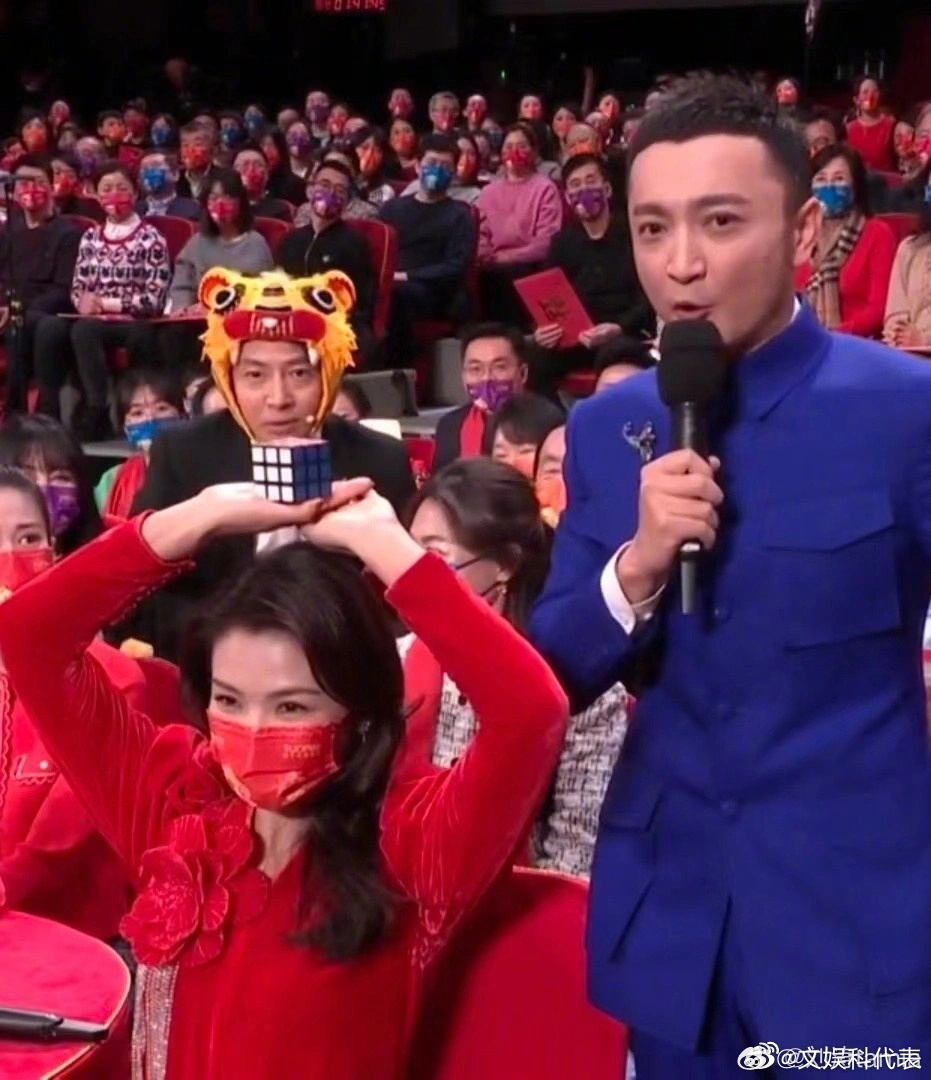 刘涛拍照角度太绝了刘涛错位图   涛姐拍照这个角度是真的绝😂每一张都让人忍不住