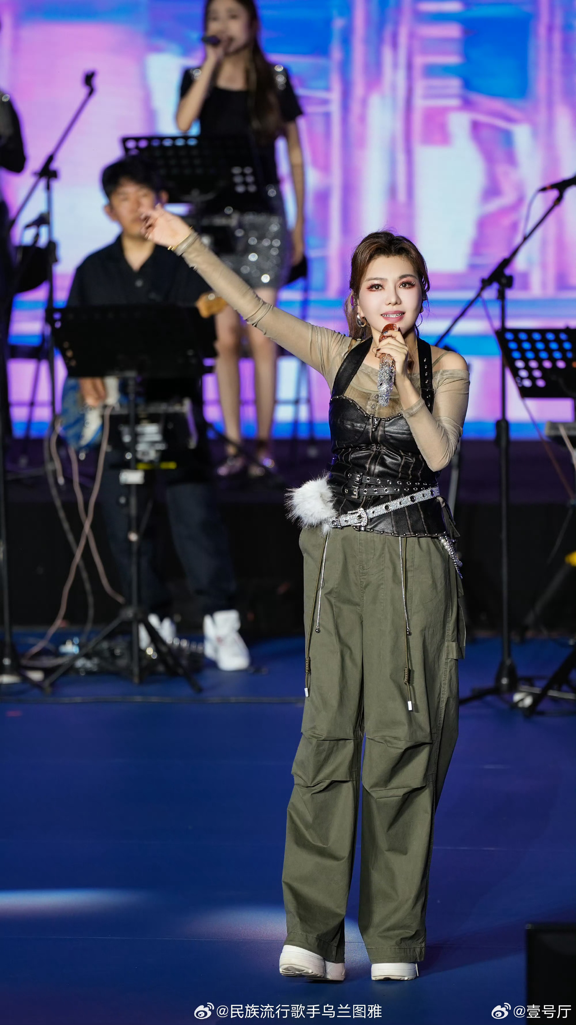 乌兰图雅民族流行歌者 古今唱腔完美融合，清亮戏腔直击耳膜，谁能不为这一段喝彩 乘