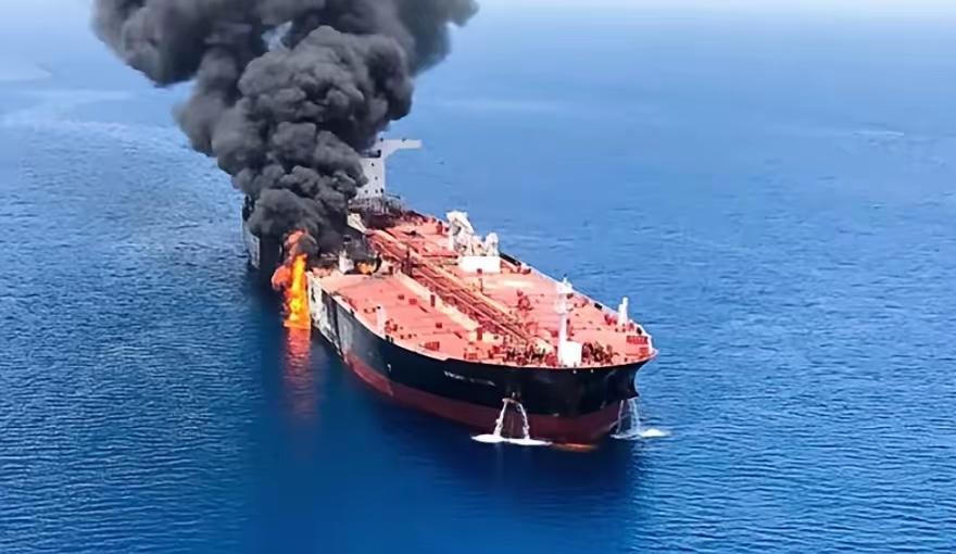 现在霍尔木兹海峡这么危险，为什么还有很多船冒险闯海峡呢？原因说出来很扎心。

【