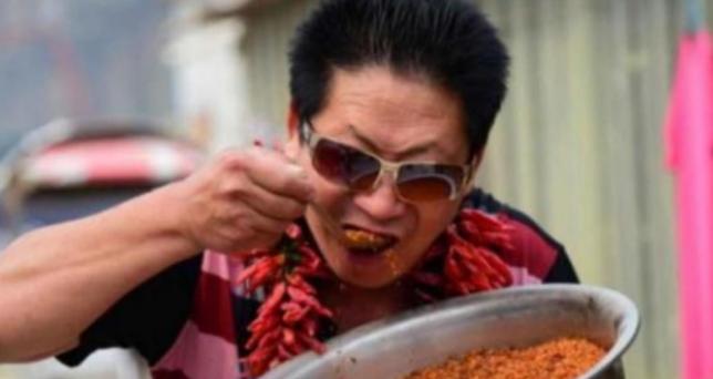 2014年，“中国辣王”李永志，因连续吃下32根能辣死大象的魔鬼辣椒，从此名利双