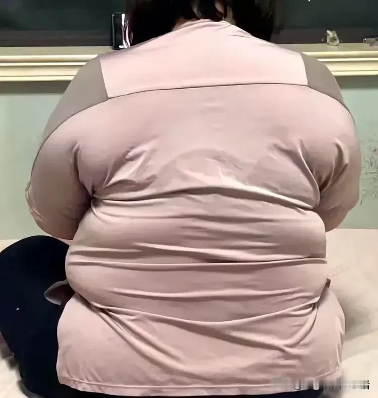 胖女的就不配过正常婚姻生活吗？
早就听说村里老光棍找了一个胖媳妇，但是我怎么也没