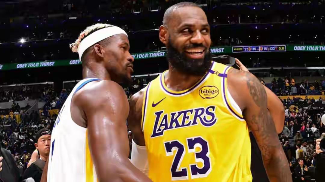 我要是湖人管理层我就选择，交易东77换字母哥，这样首发就是里弗斯，斯玛特，字母哥