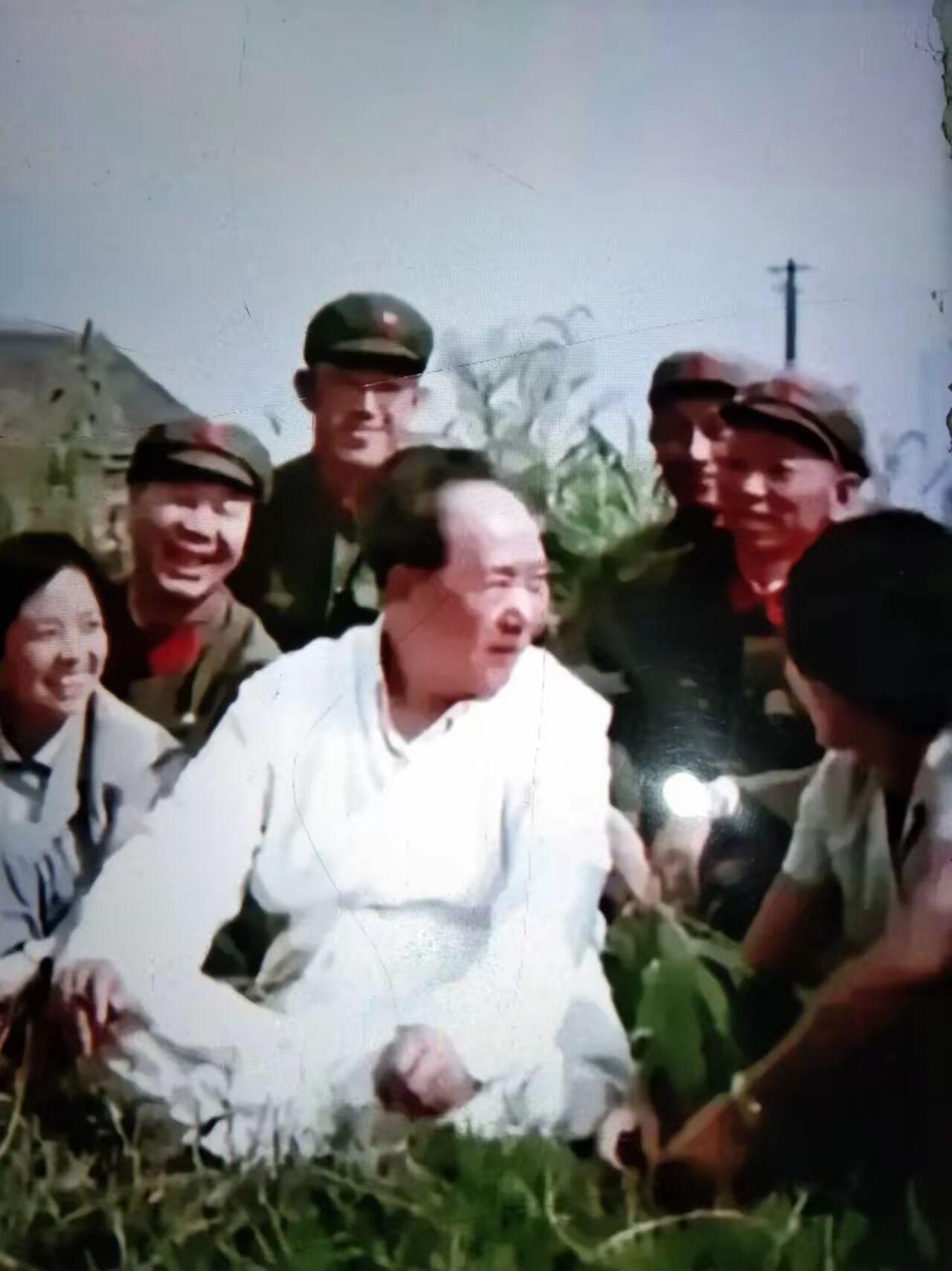 永远缅怀毛主席🌲💐💐
有一段旋律，穿越岁月长河，跨越漫漫时空，历经风雨洗礼