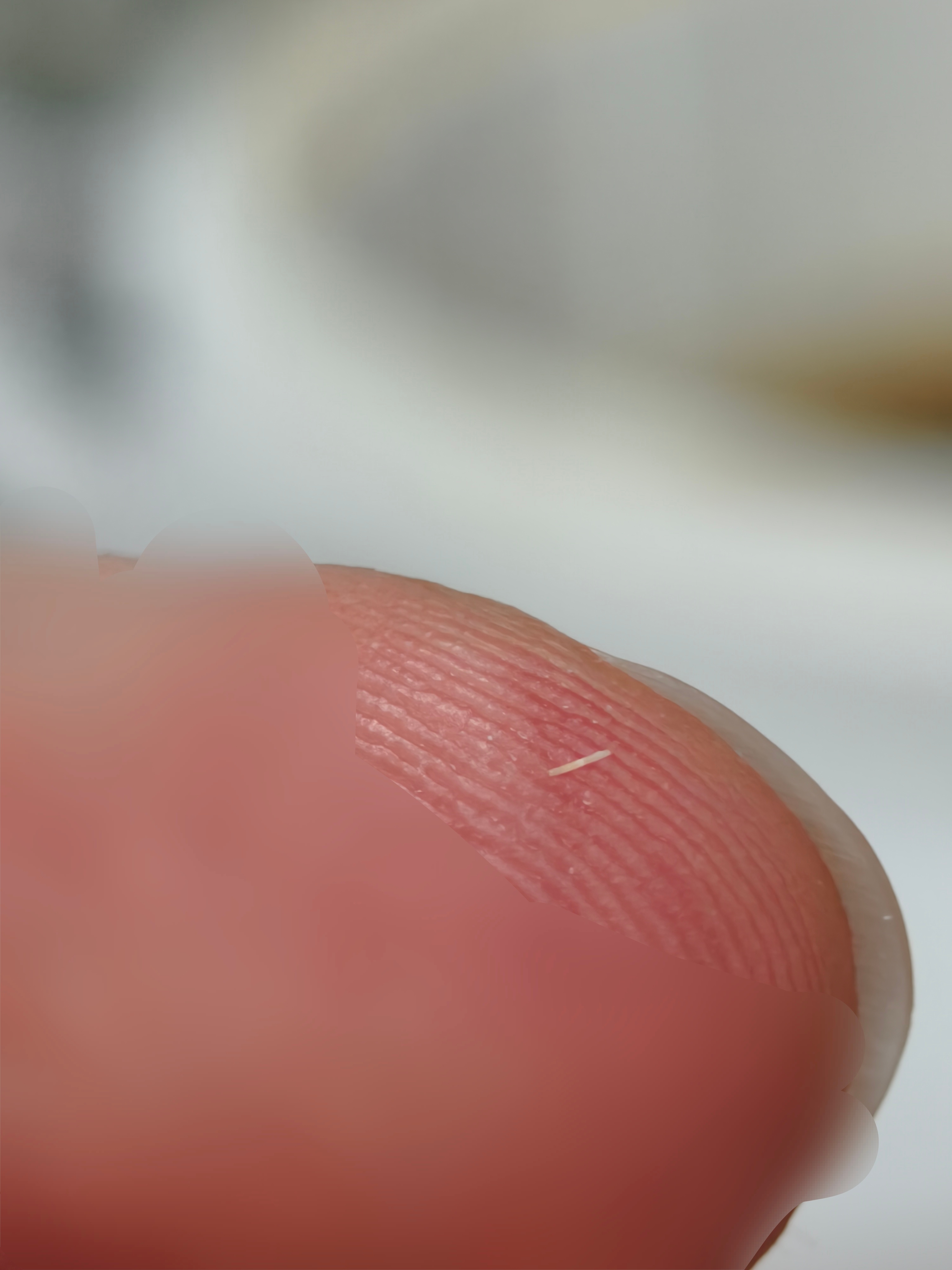 很讨厌这种外卖的一次性木筷，好多刺防不胜防，削了好久结果还是被扎了，废老大劲才拔