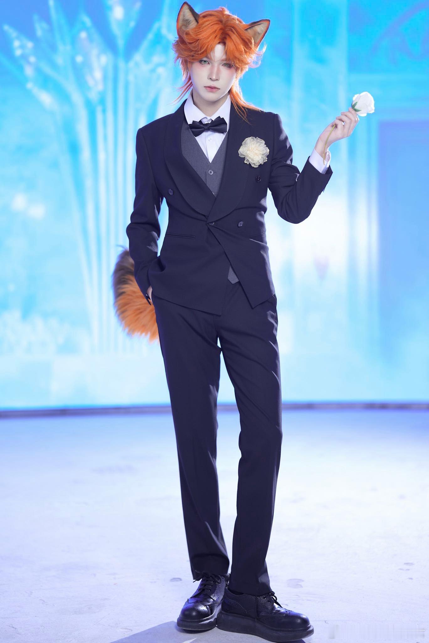 李希侃cos狐尼克李希侃的狐尼克cos真的帅到让人移不开眼，不管是发型还是服饰都