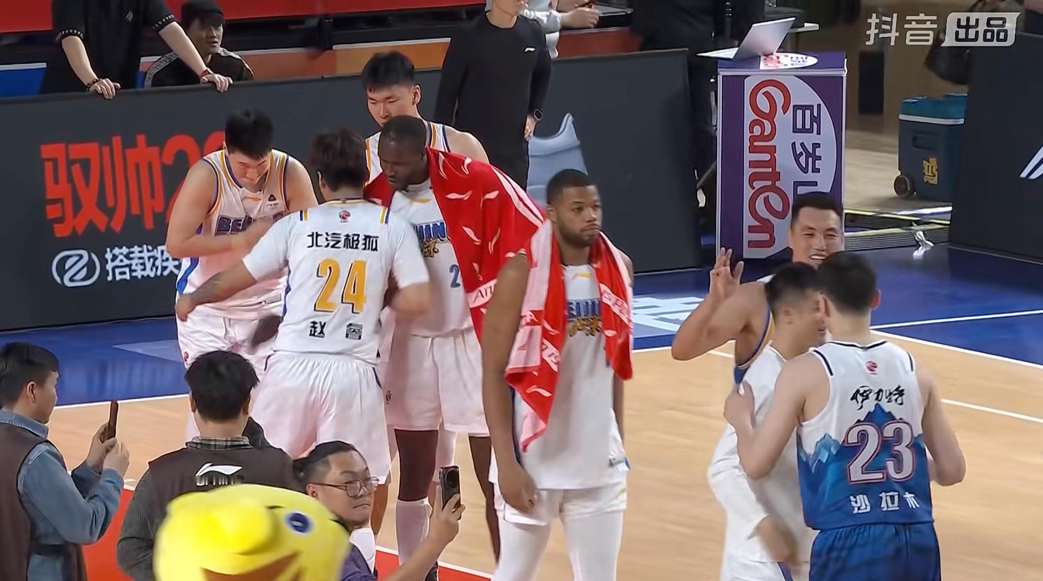 北京击败新疆，同样保持不败。战旧主的赵睿砍下23+5+6，得分是全场最高，也是他