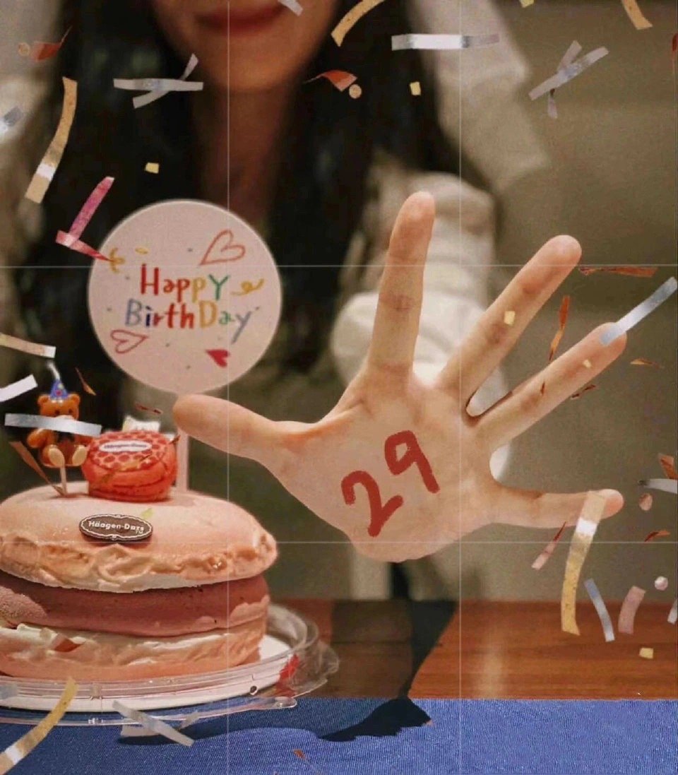 存一些生日氛围感拍照姿势！ ​​​