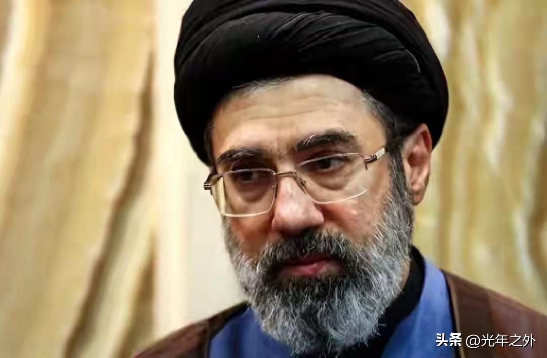 穆杰塔巴上台48小时突然停火！伊朗这步棋，把美以耍得团团转
 
父亲遇刺、临危上