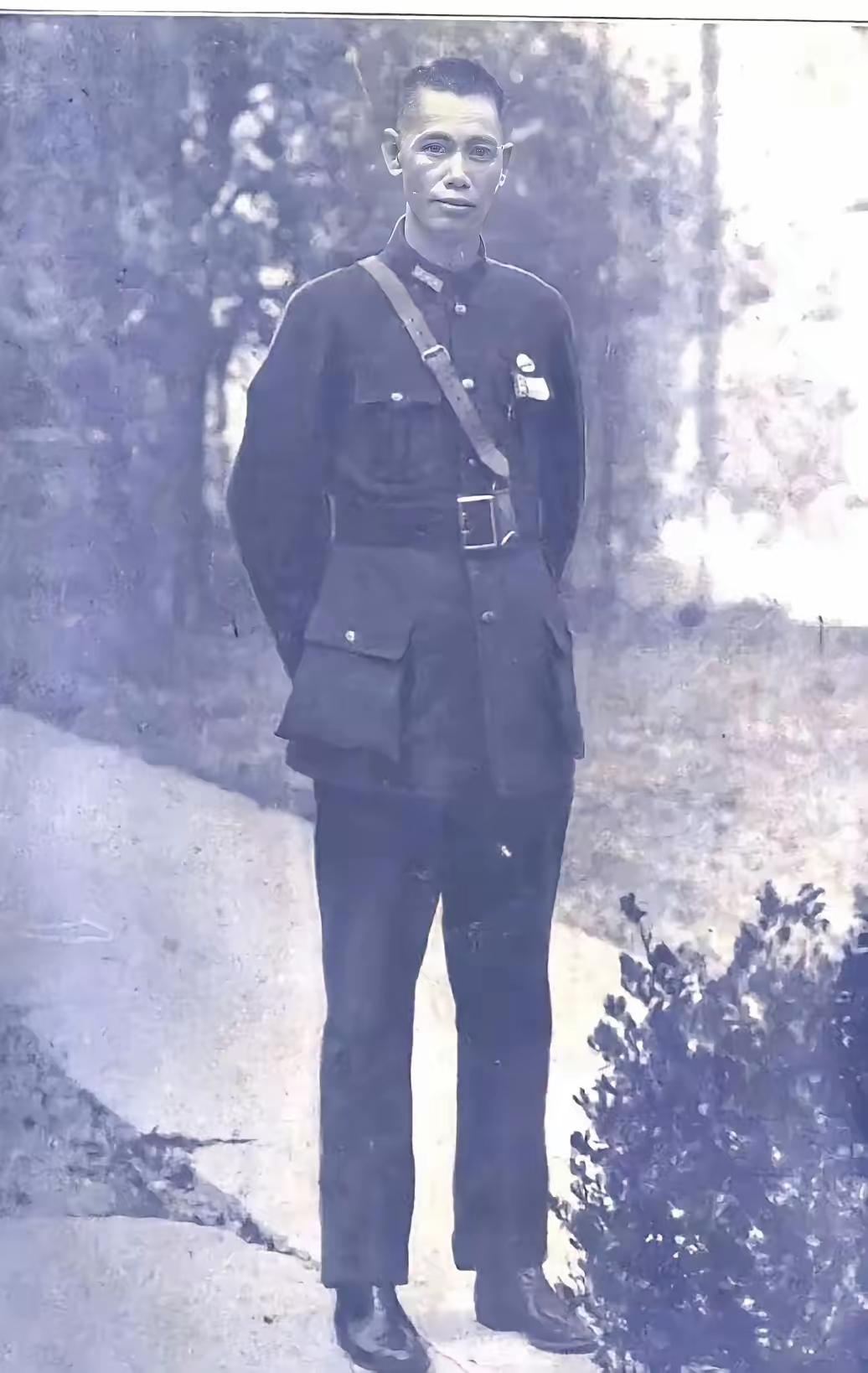 蔡廷锴自传  早年行伍生涯 十八


民国十一年（1922年）的时候，我被降为少