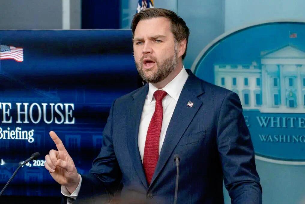 万斯这人平时说话不太着调，但今天这句，算是把美国的遮羞布扯下来了。
 
他说：“