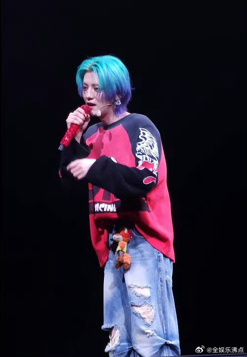 鹿晗唱了天黑黑鹿晗清唱天黑黑啊鹿晗唱天黑黑 ​​​