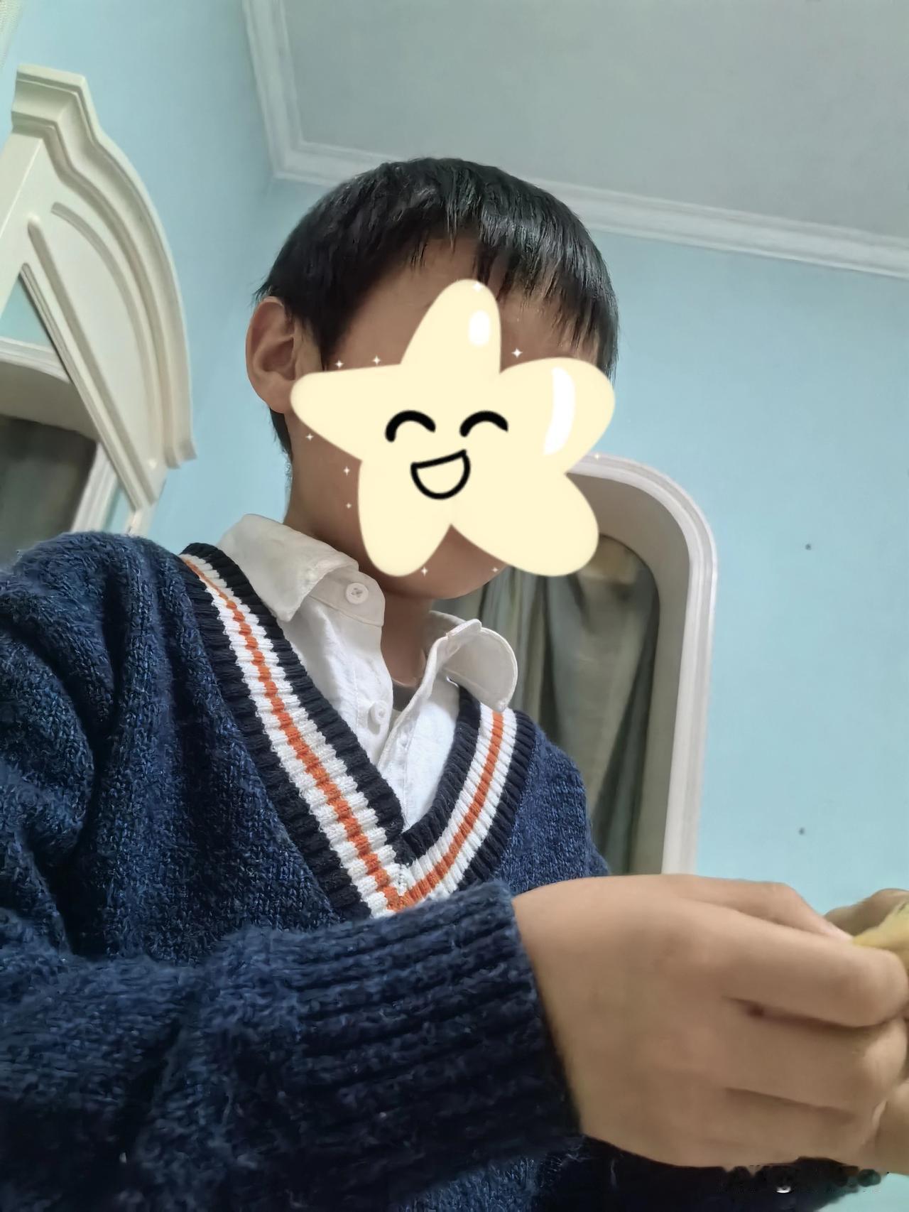 小宝因为呕吐被接了回来，一进门就说：“妈妈，我再也不喝凉酸奶了，太难受了，我以后