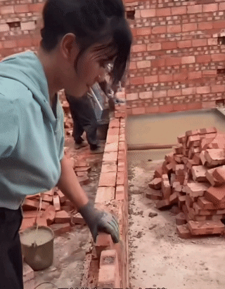 女泥瓦工