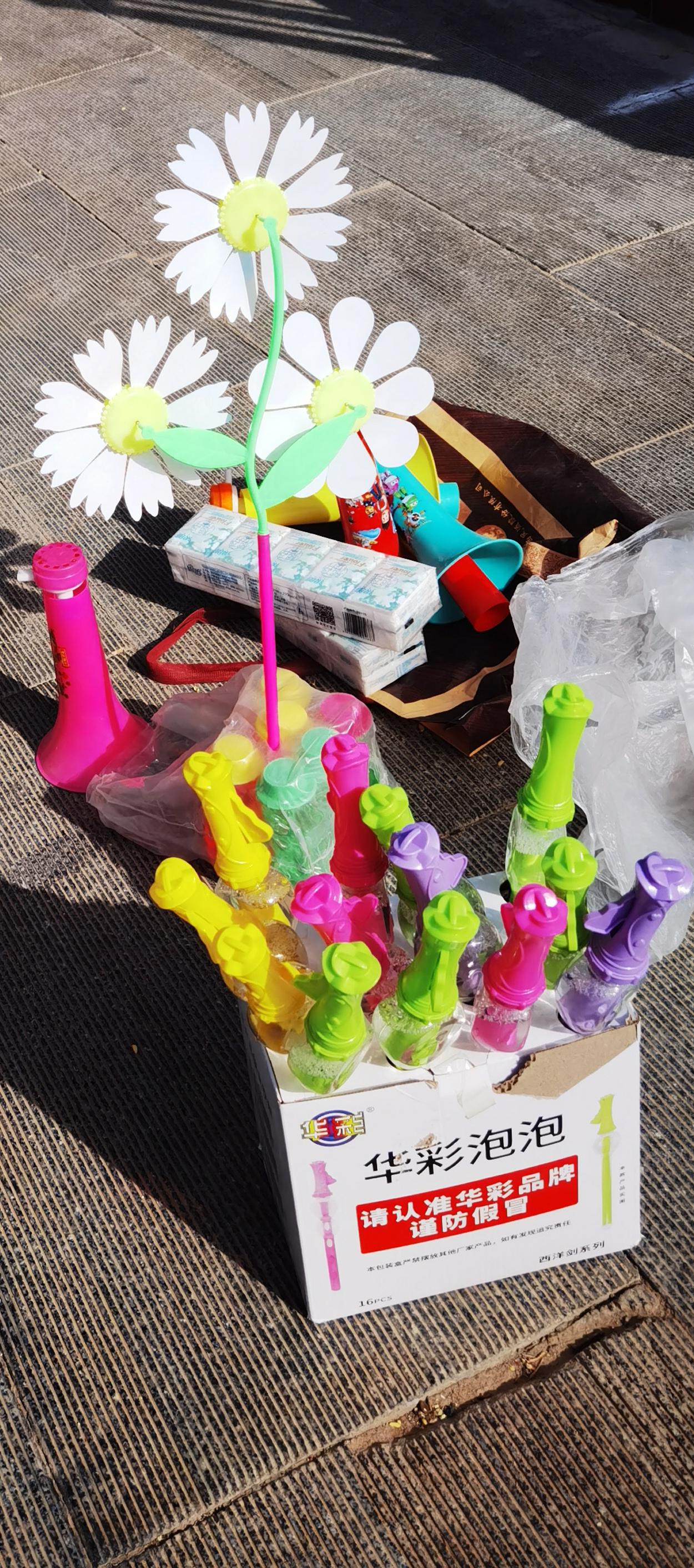 突然彩票中奖五千万你会立刻做什么 
突然彩票中奖五千万，这天上掉馅饼的事，怎么想