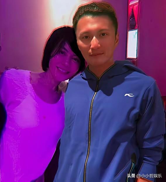 谢霆锋的爱情，兜兜转转二十多年，答案早藏在眼神里——只要王菲在，他的笑就不一样。