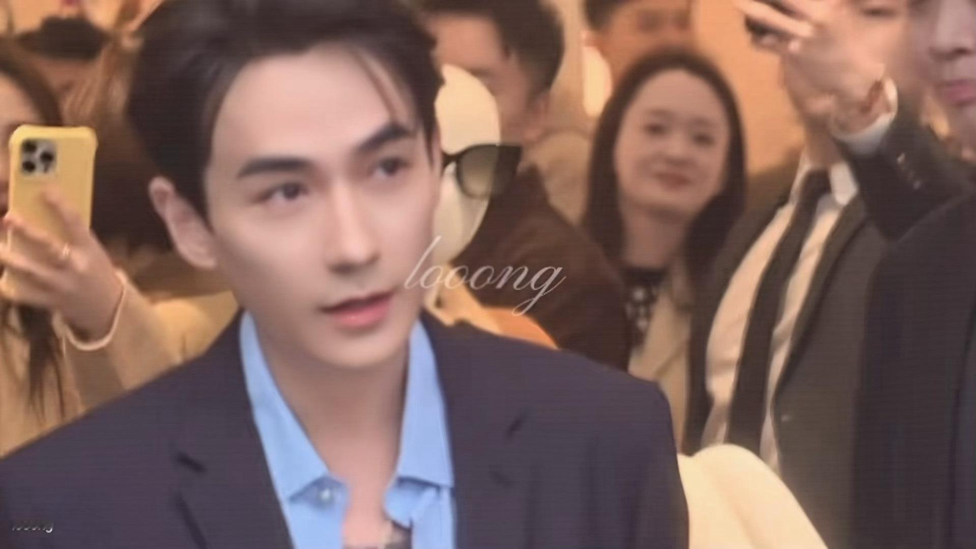 2025年度时尚封面人物对蓝色情有独钟