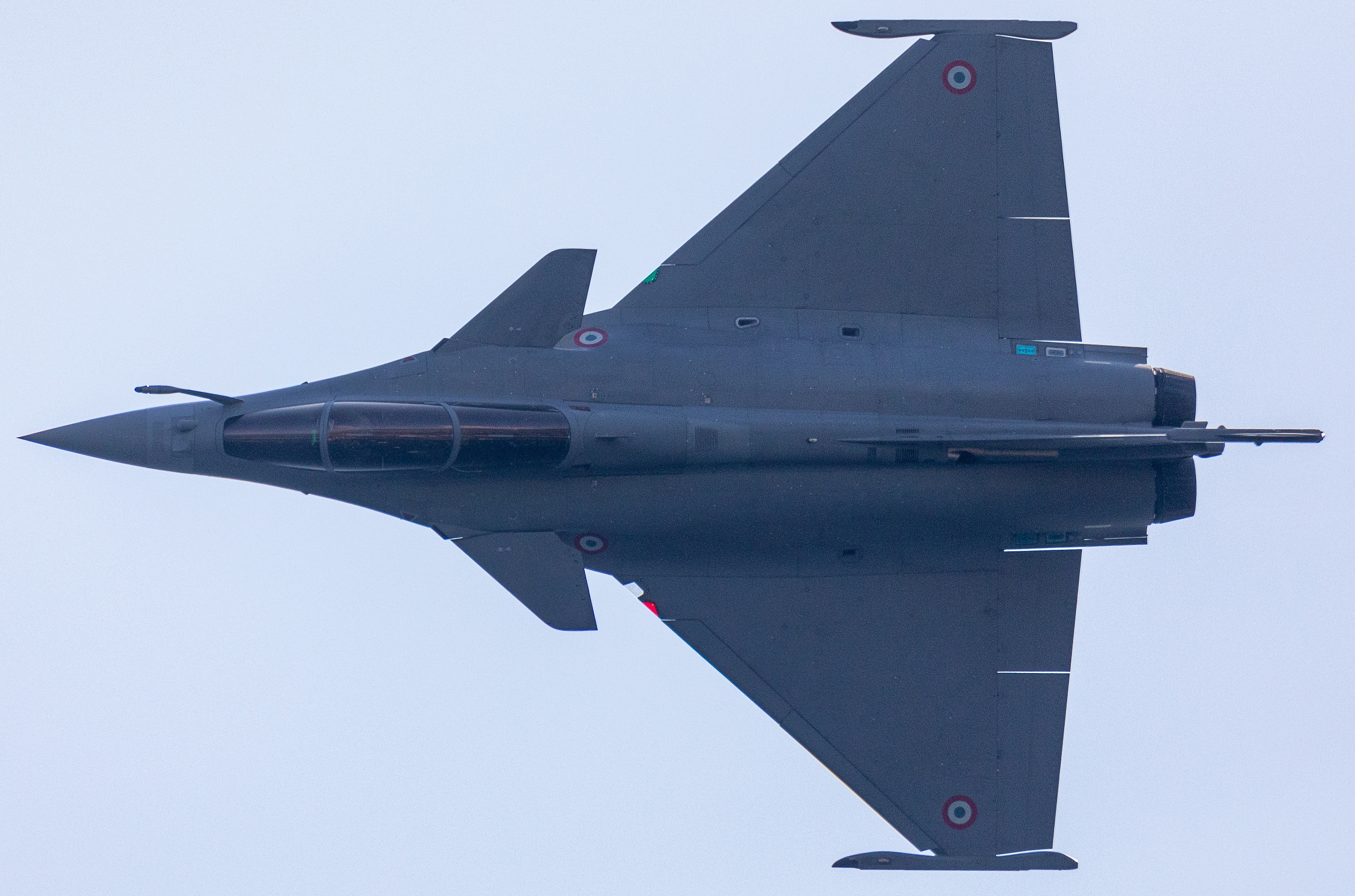 高分辨率图像 这几张阵风干净，阵风敢卖这么贵，可能是欧美人力成本太高了？ 