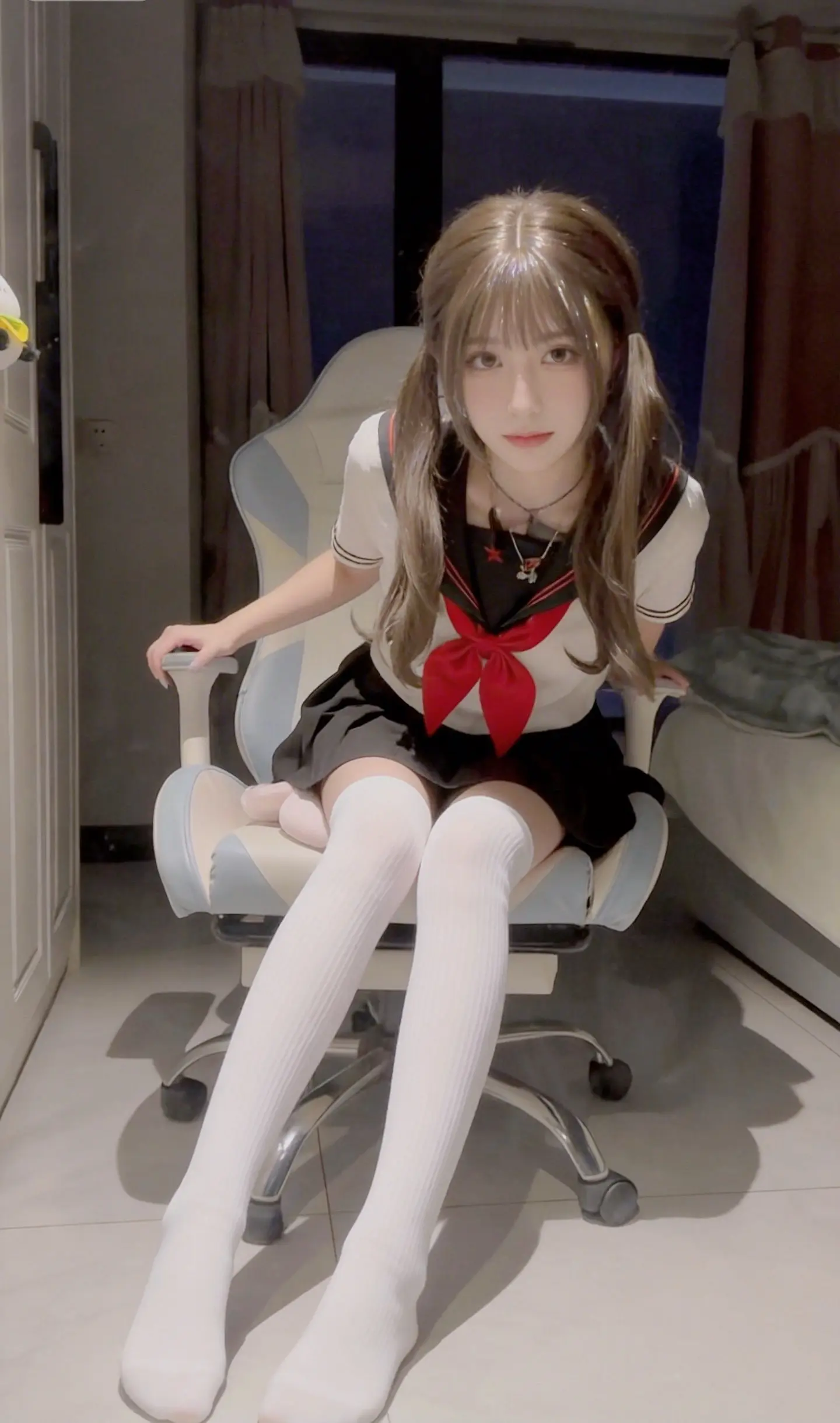 深夜营业，解锁JK的N种打开方式～ 这组里你pick白丝还是黑丝？🤍🖤