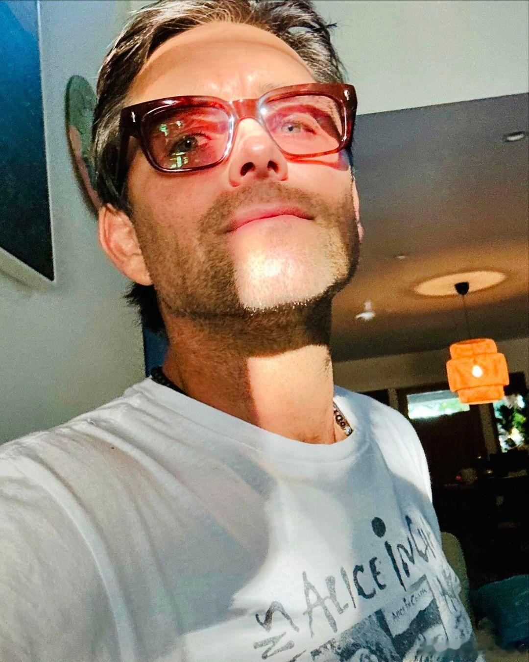 #黑袍纠察队#祖国人Antony Starr晒和狗子日常，戏里戏外还挺不一样的 