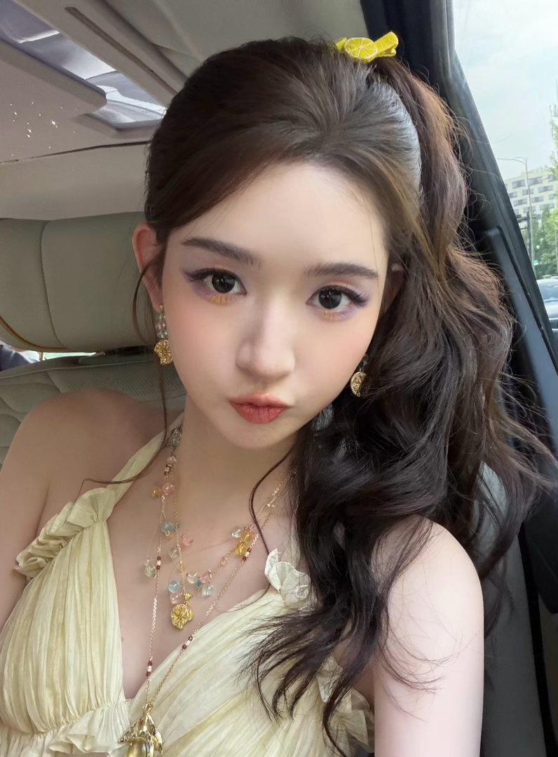 [笑而不语]女孩 ​​​