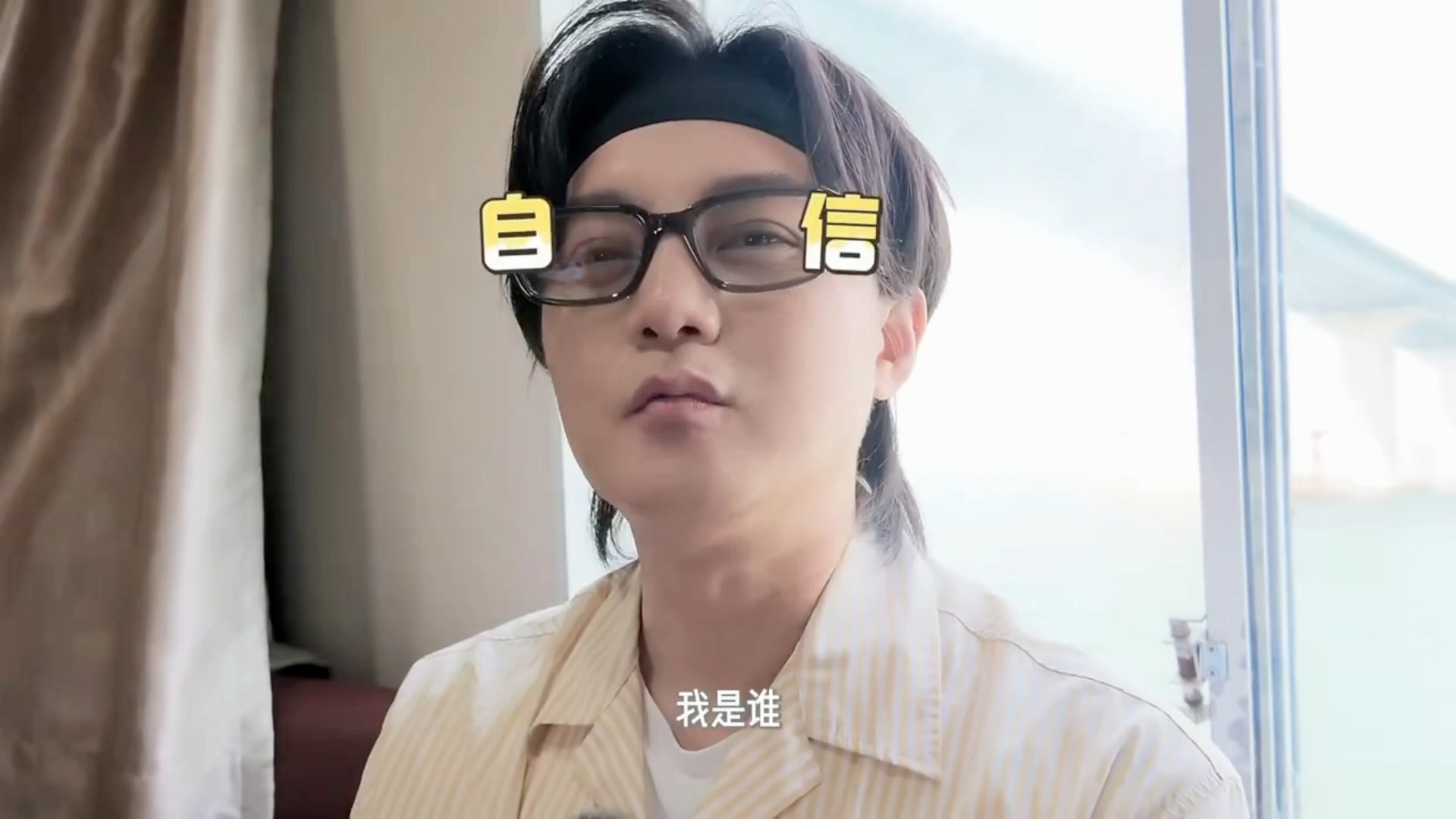 尹正海边vlog谁能拒绝海边碎片！尹正镜头里的落日和海浪氛围感满满，慢节奏日常，