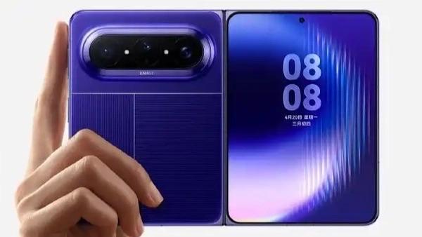 4月13日，华为曝光行业首款横向阔折叠旗舰Pura X Max，口号「阔折叠开创