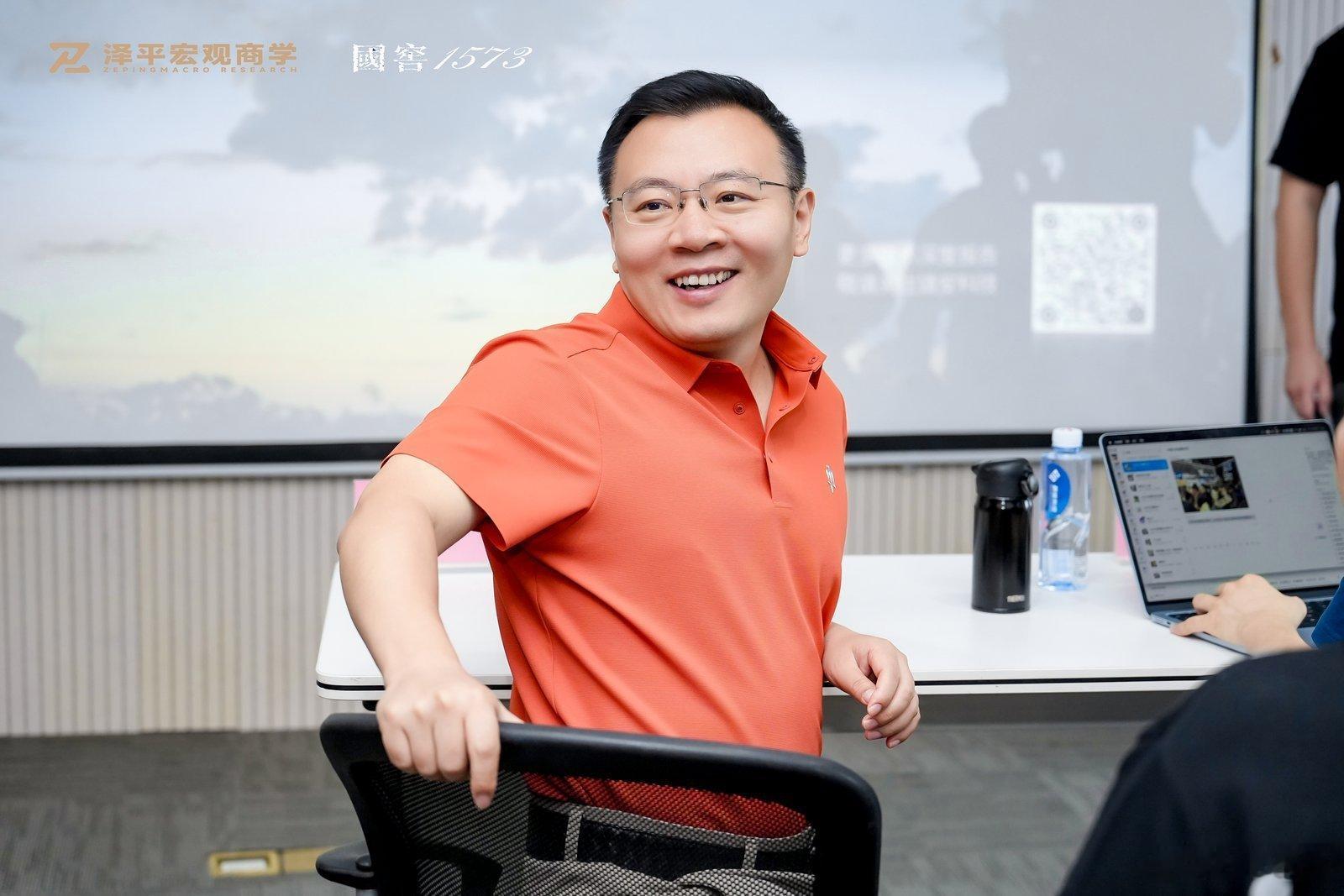 晨跑三公里，两百个俯卧撑，卷腹，哑铃，开合跳，正心正念，坚持做长期正确的事。千金