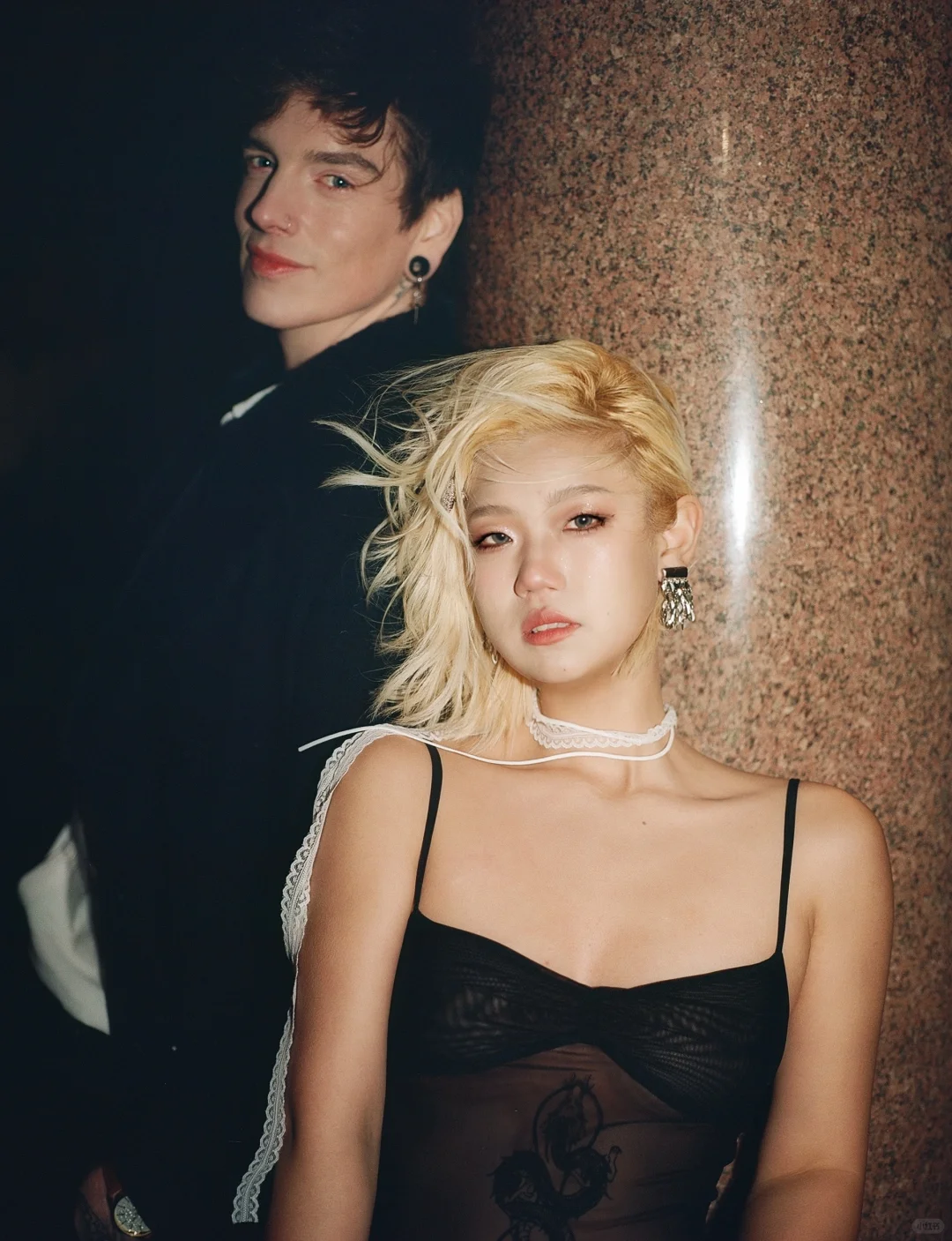 Hey, 派对好无聊啊，我们逃跑吧...