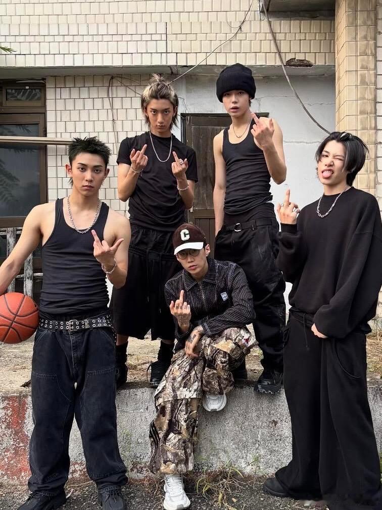 朴宰范制作的新男团LNGSHOT ​​​