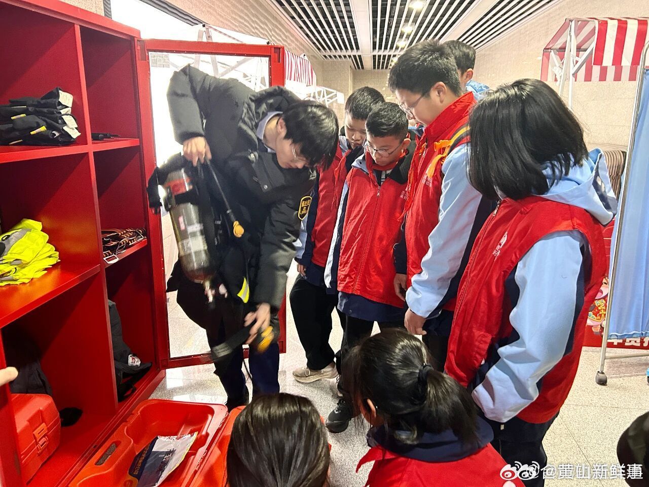 合肥地铁多站点便民服务超贴心 ✨合肥地铁方庙区域站联合社区志愿者上线，规范车站出