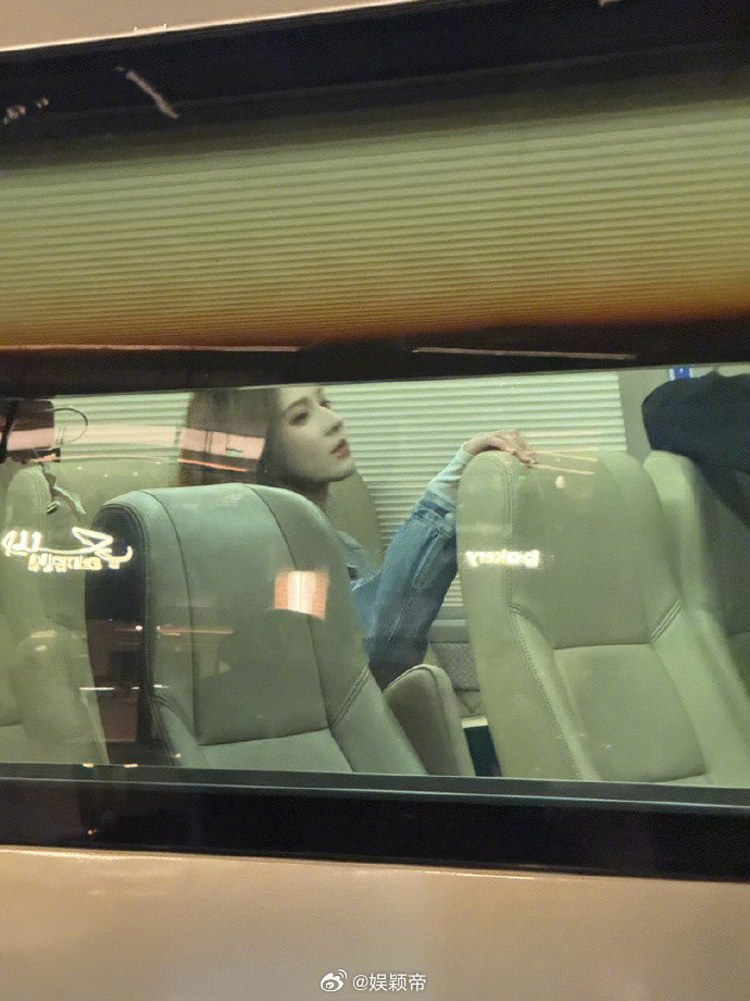 张予曦车窗神图 合伙人 随便一拍就是画报既视感！张予曦车窗侧颜，慵懒疏离又自带高