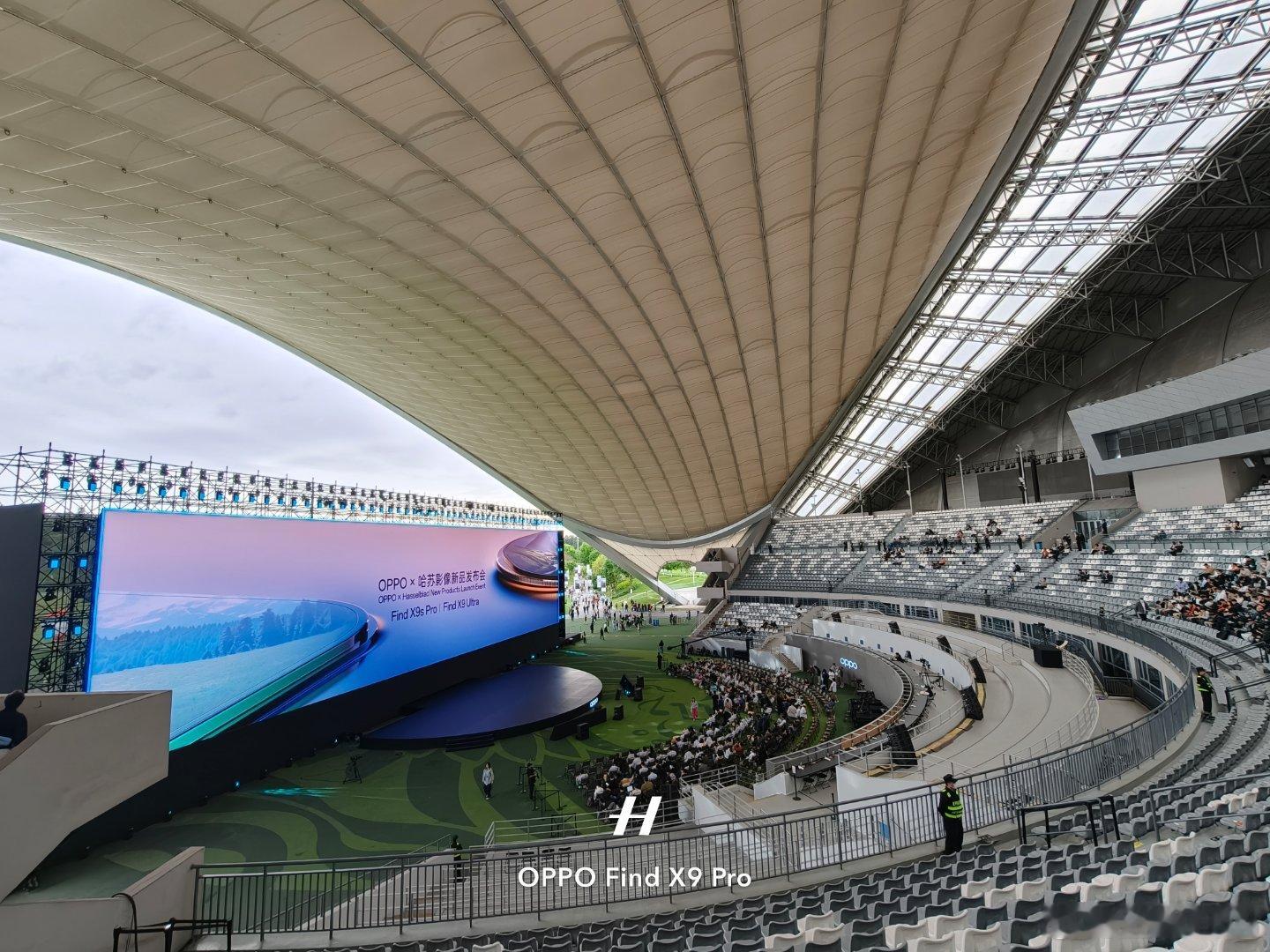 半开放式的手机发布会，我想大家都没看过吧？我也是第一次参加，OPPO今天的旗舰哈