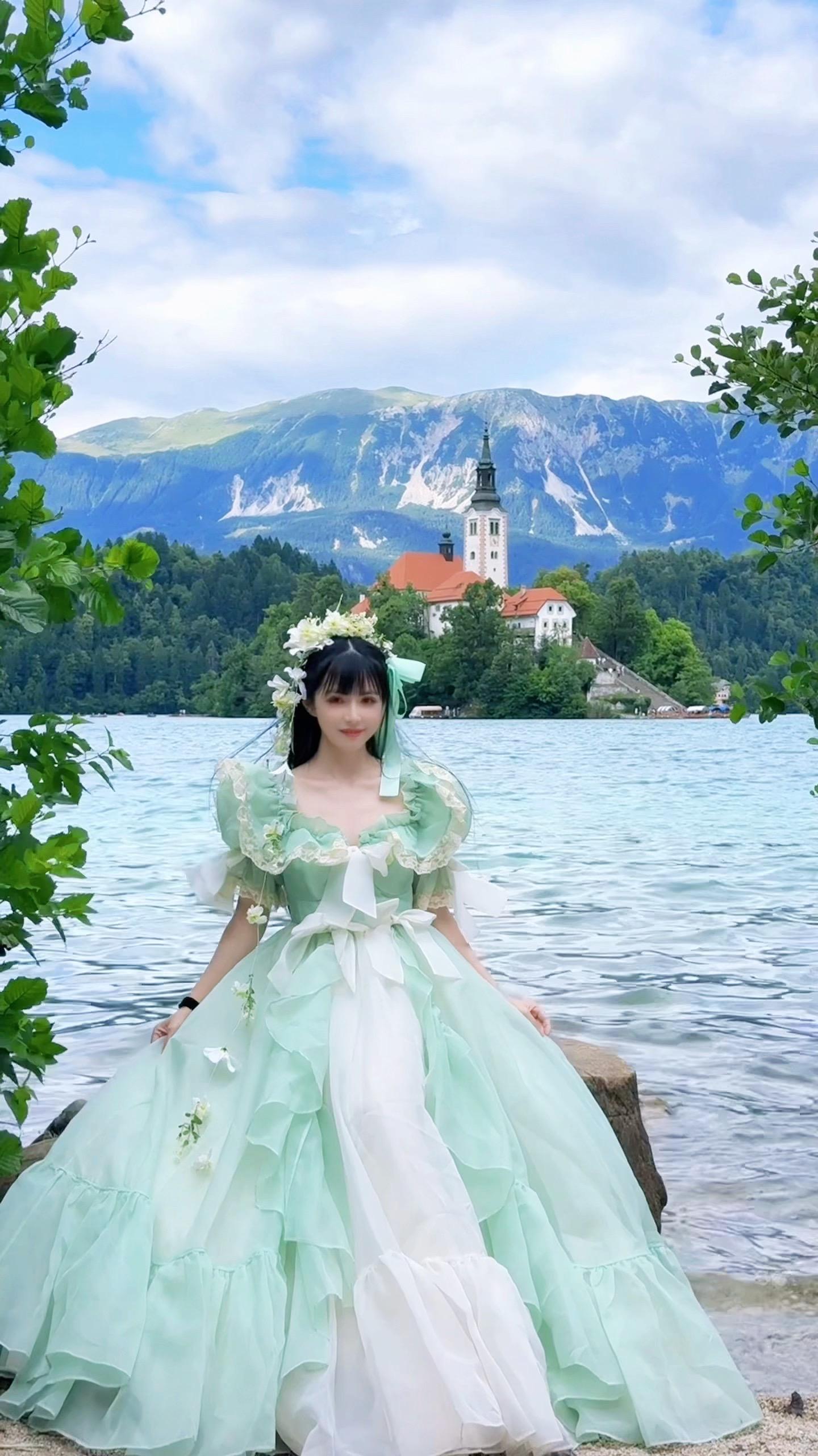 公主当然是生活在童话森林里啊。