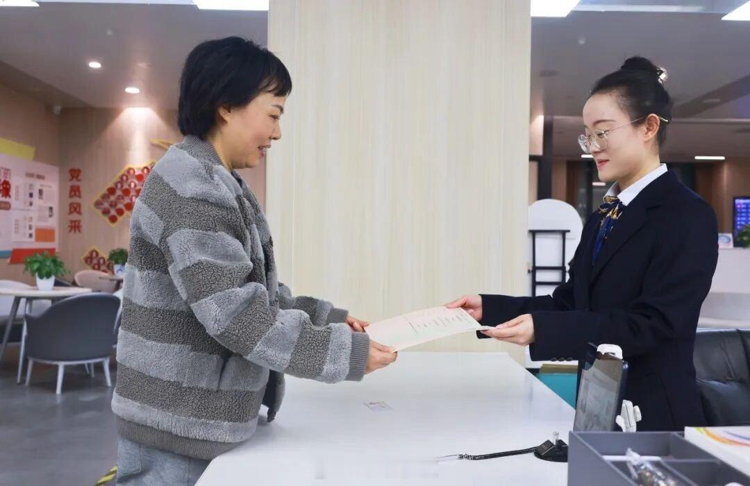 宁波镇海以匠心深耕营商环境助企长青 镇海以“匠心”深耕营商环境，实现三大转变：从