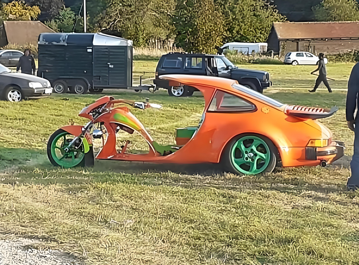 车若初见[超话] 外国的奇葩改装车，这算摩托车还是汽车[呵呵][呵呵][呵呵] 