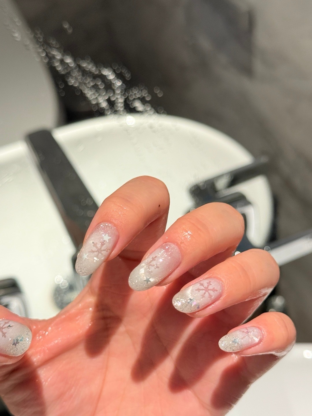 一周没发微博了是不是做了新美甲推荐一家我认为很好吃的店 老房荟馆 在万象城那边～