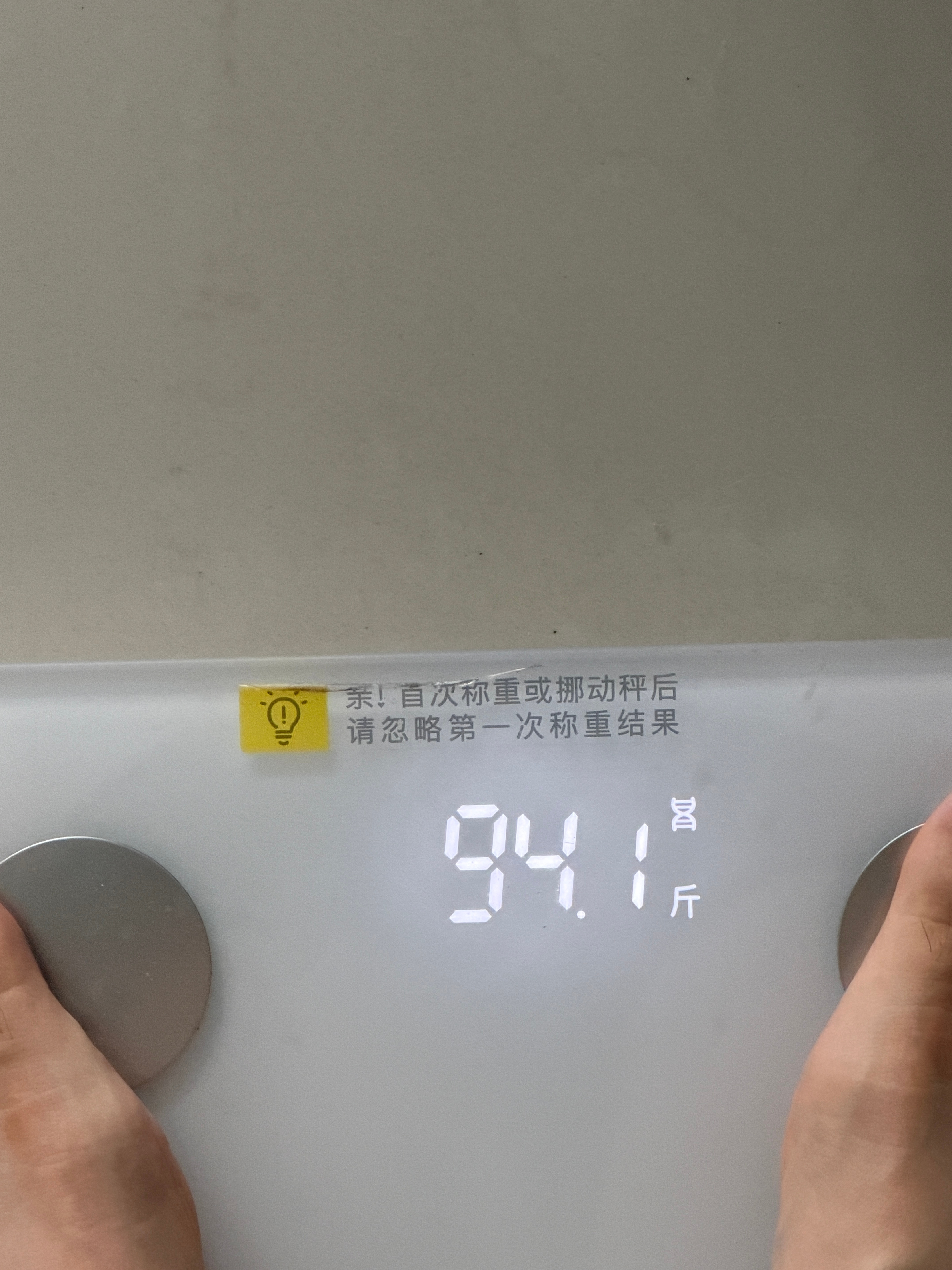 今天吃了啥早上西兰花+半个恰巴塔+滑蛋+黑胡椒牛肉肠！（牛肉肠是毛女士买的鲜牛肉