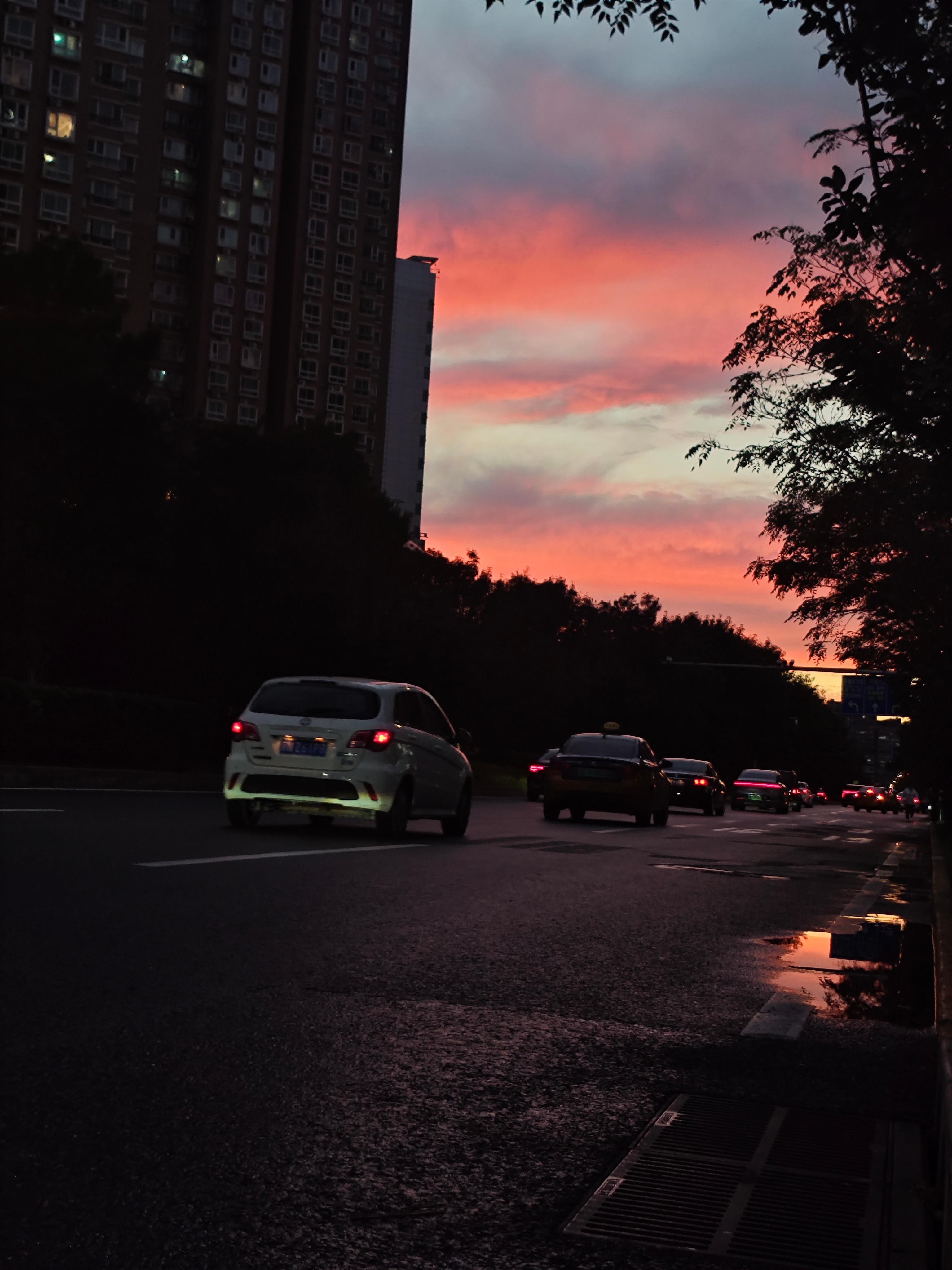 红红火火恍恍惚惚#北京全市大到暴雨##北京晚霞##拍北京晚霞# ​​​